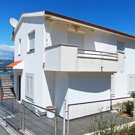 Renata & Maja Apartamento Trogir