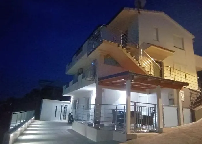 Renata & Maja Апартаменты Трогир